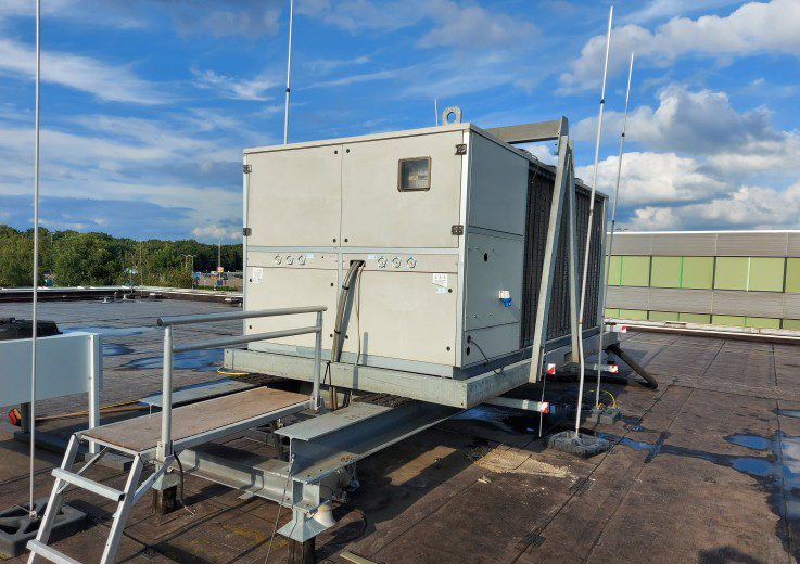 emergenza-chiller-stabilimento-industriale Chiller da 200 kW garantisce la capacità produttiva di un’azienda