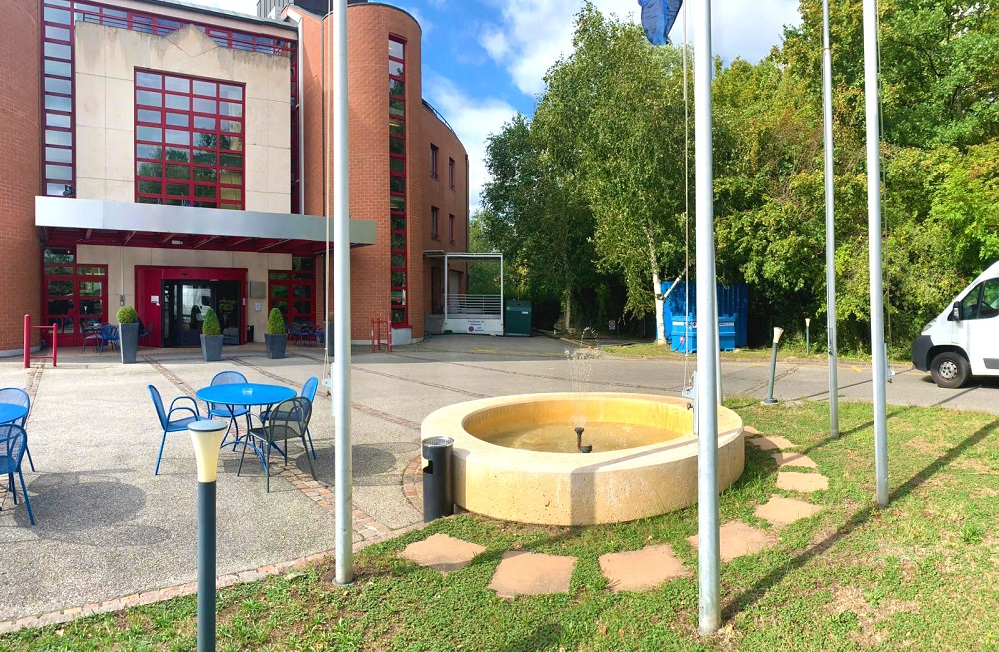 Unità temporanea assiste un hotel durante la sostituzione della caldaia