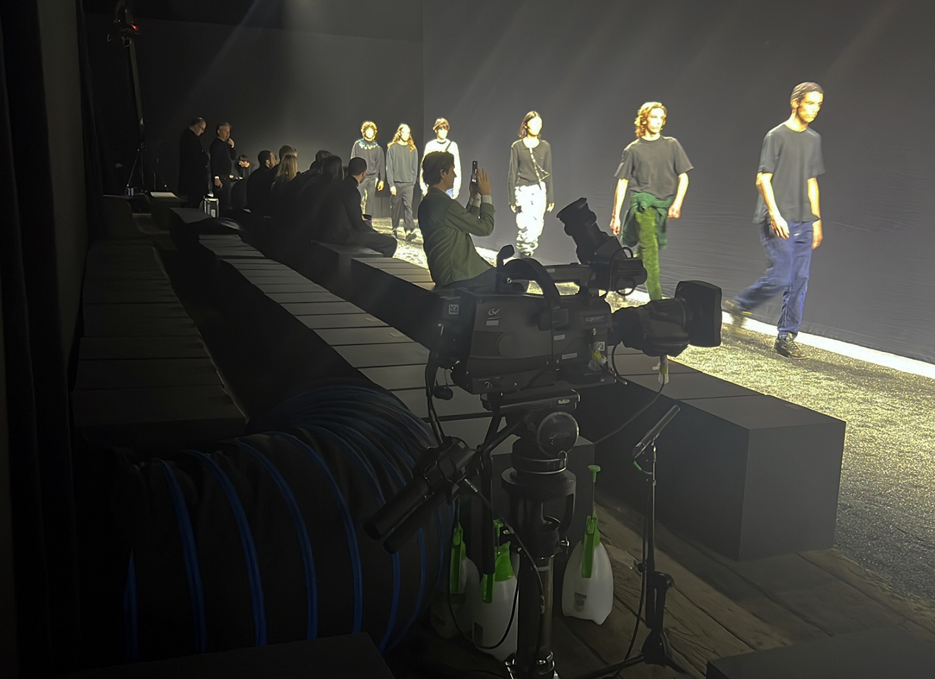 30 riscaldatori Nolo Climat scaldano le passerelle di Milano Moda Uomo