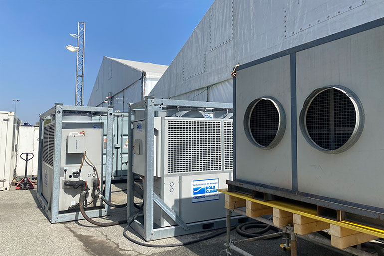 Noleggio chiller industriale da 15 a 750 kW per aziende e capannoni – Nolo Climat Chiller industriale a noleggio Nolo Climat per raffreddamento di grandi spazi e processi produttivi