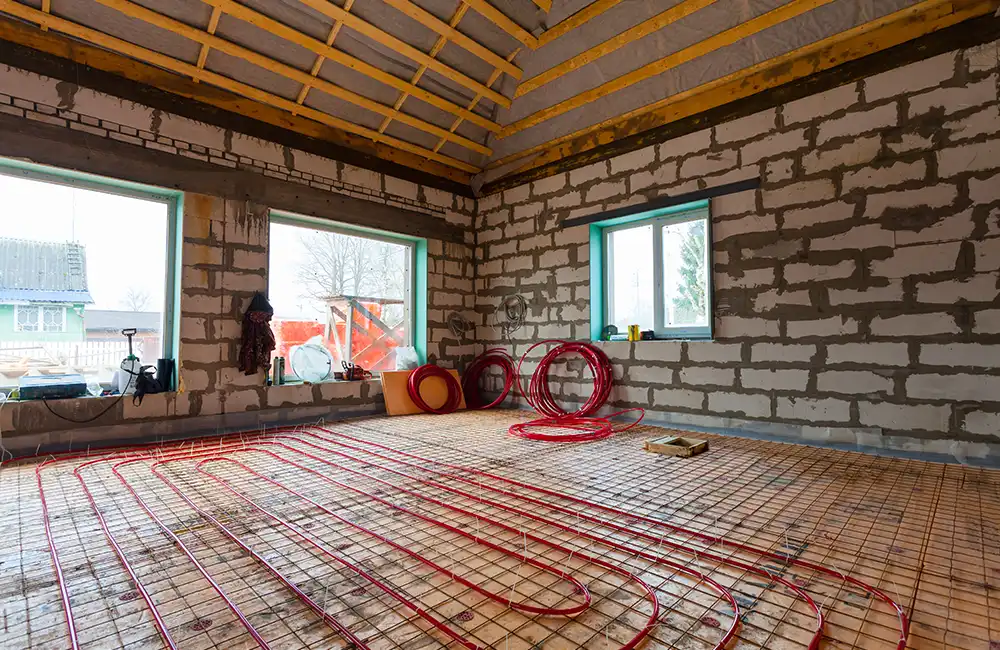 Cantiere in costruzione con temperature rigide: le sfide del freddo per la posa dei massetti e l'edilizia.